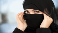 নারীসমাজ ও মাহরাম পুরুষদের সামনে একজন নারীর সতর