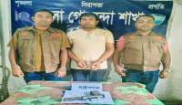 নোয়াখালী বেগমগঞ্জে সাবেক ইউপি চেয়ারম্যান পাইপগানসহ ডিবির হাতে গ্রেপ্তার